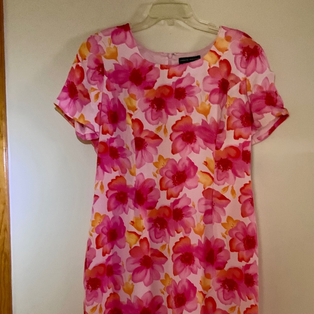 Bold floral dress - Picture 2 of 9